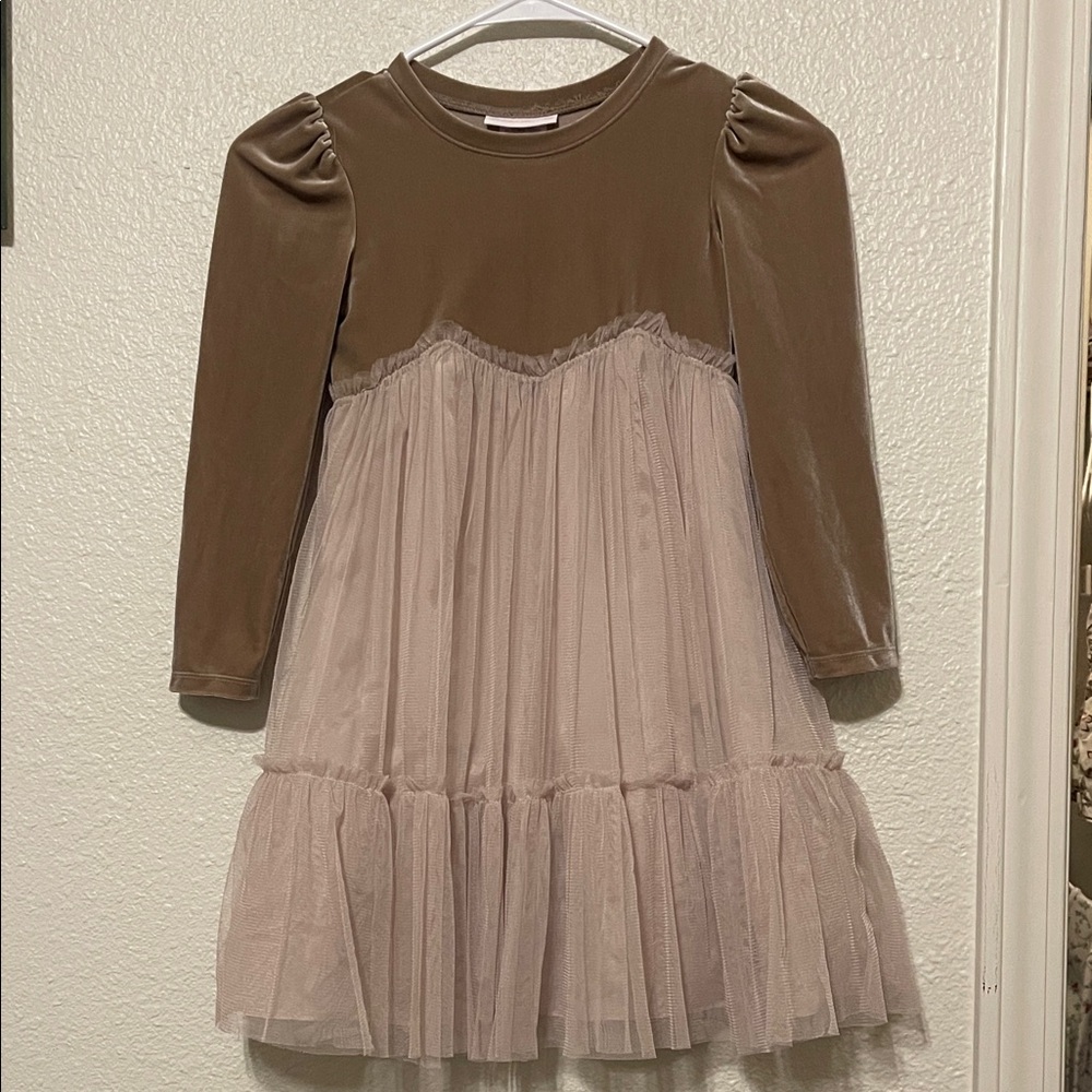 🌸(5 for $15) Girls Tan Velvet Dress Size 6/6X (Great for Photoshoot)